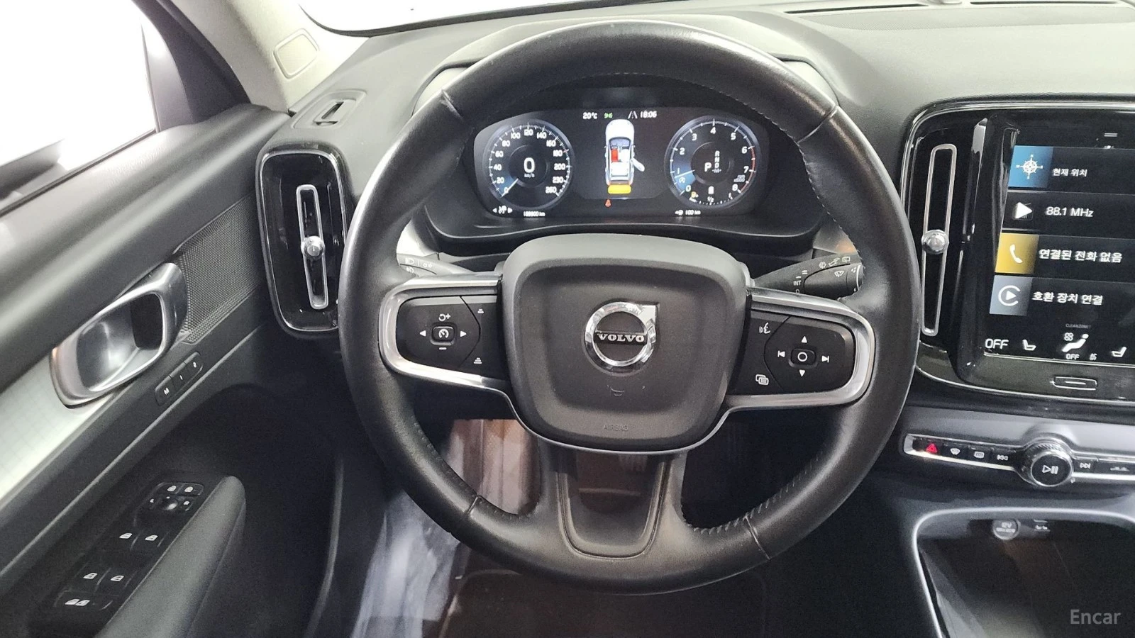 Volvo XC40 * B4* LED* ПАНО* 360* KEYLESS* Camera* ПОДГРЕВ* , снимка 13 - Автомобили и джипове - 55585584