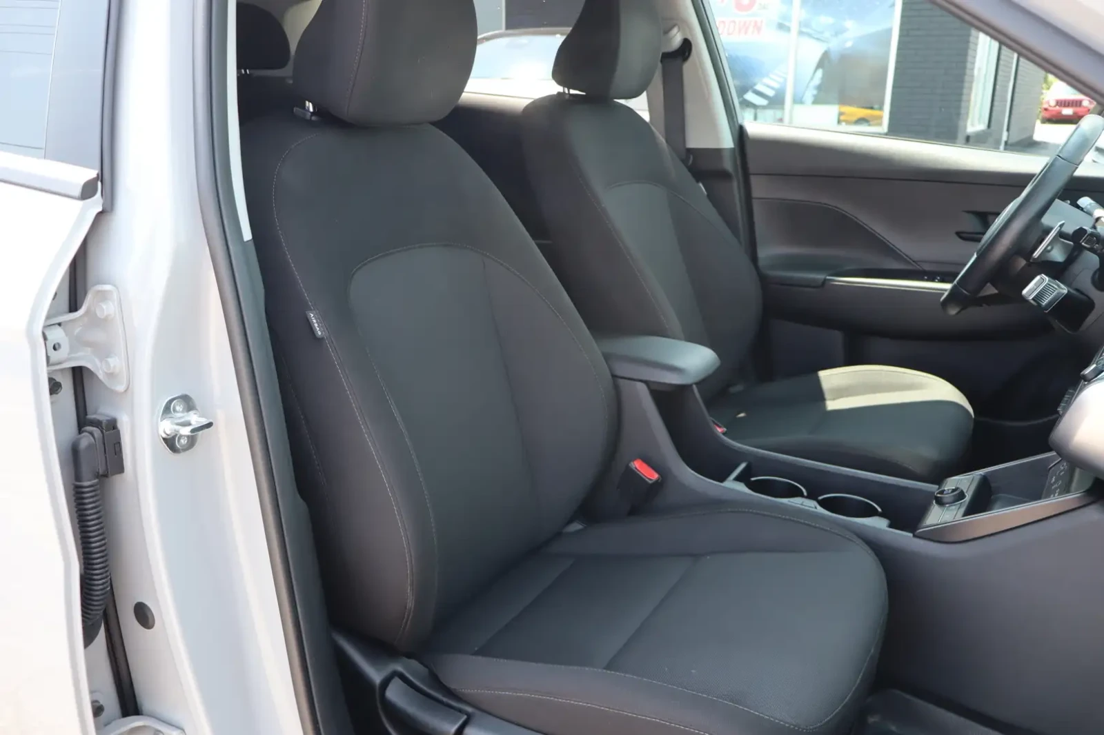 Hyundai Kona Preferred, снимка 10 - Автомобили и джипове - 55702413