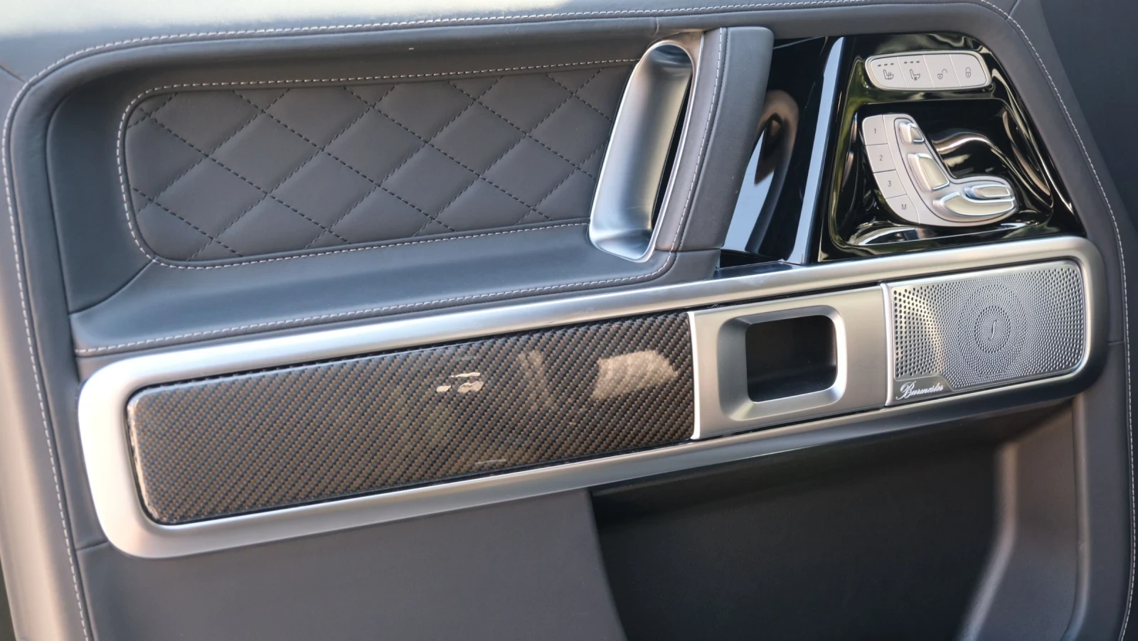 Mercedes-Benz G 63 AMG OLIVE MAGNO/FULL CARBON/PPF/A22/TV/SUPERIOR, снимка 16 - Автомобили и джипове - 56131660