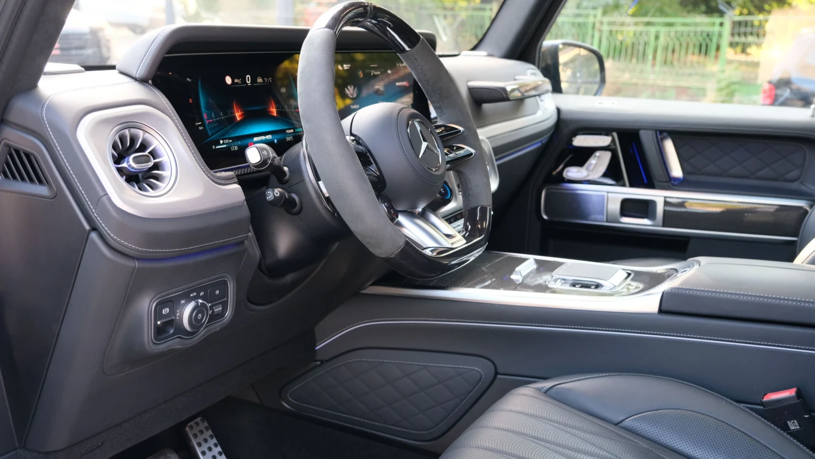 Mercedes-Benz G 63 AMG OLIVE MAGNO/FULL CARBON/PPF/A22/TV/SUPERIOR, снимка 17 - Автомобили и джипове - 56131660