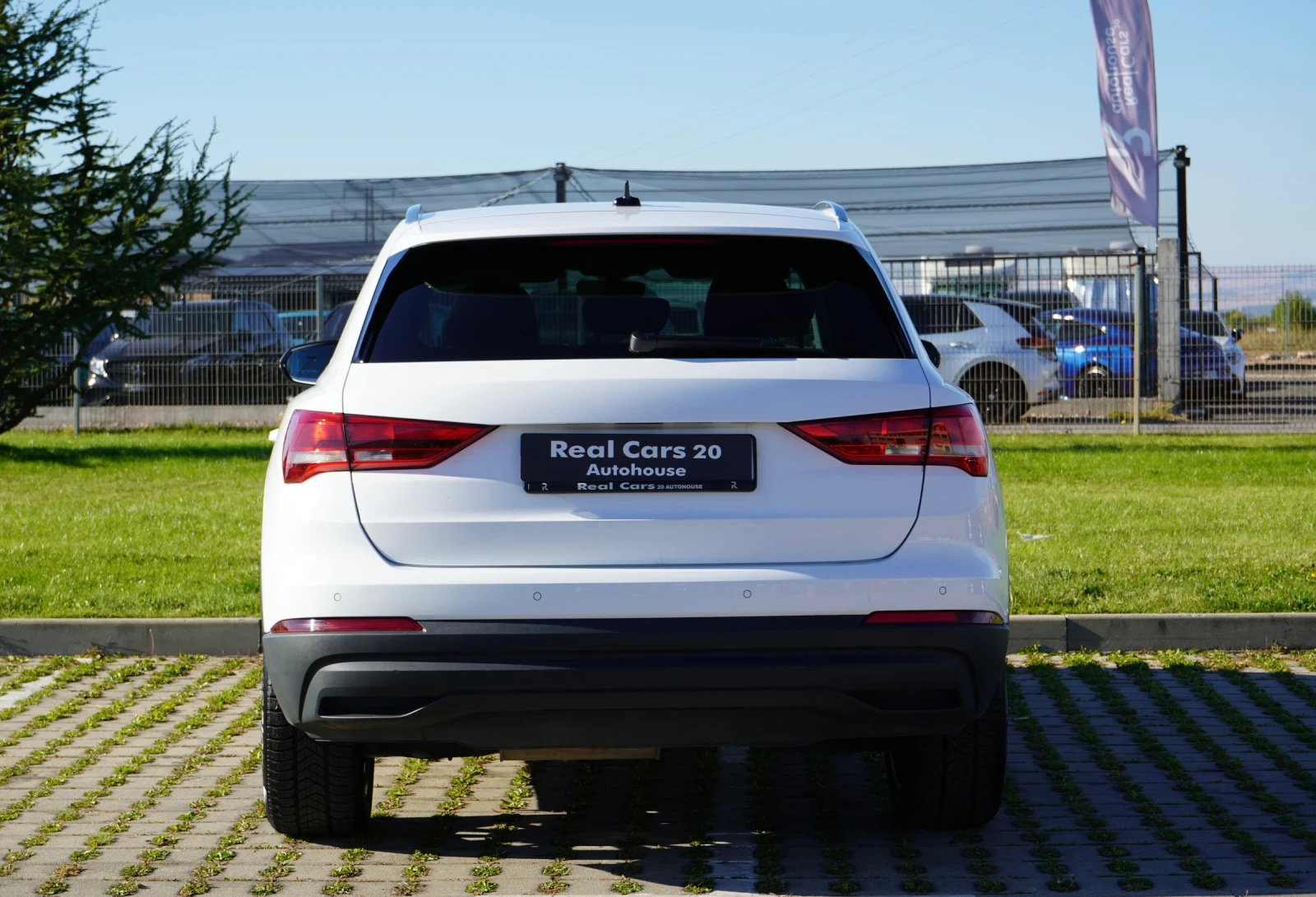 Audi Q3 2.0TDI* CARPLAY* 19"* DISTRONIC* РЕГИСТРИРАНА , снимка 5 - Автомобили и джипове - 56314597
