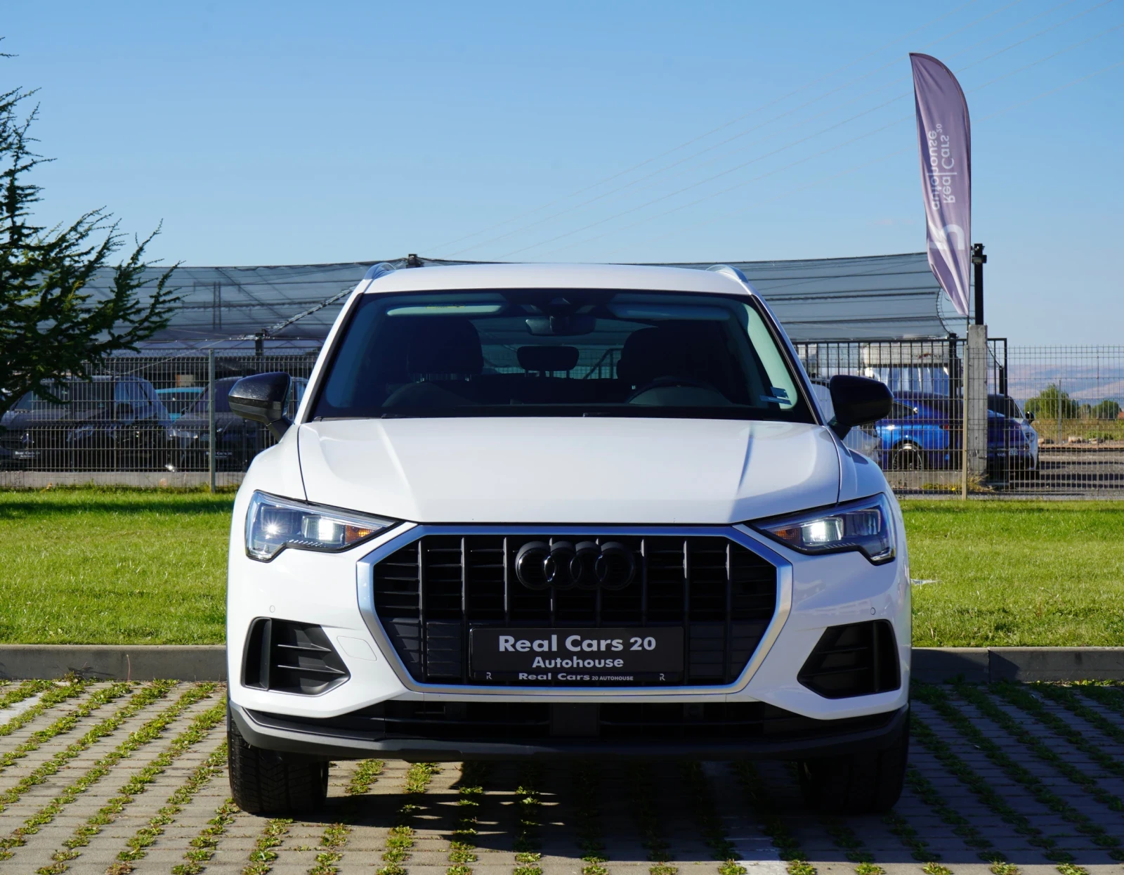 Audi Q3 2.0TDI* CARPLAY* 19"* DISTRONIC* РЕГИСТРИРАНА , снимка 2 - Автомобили и джипове - 56314597