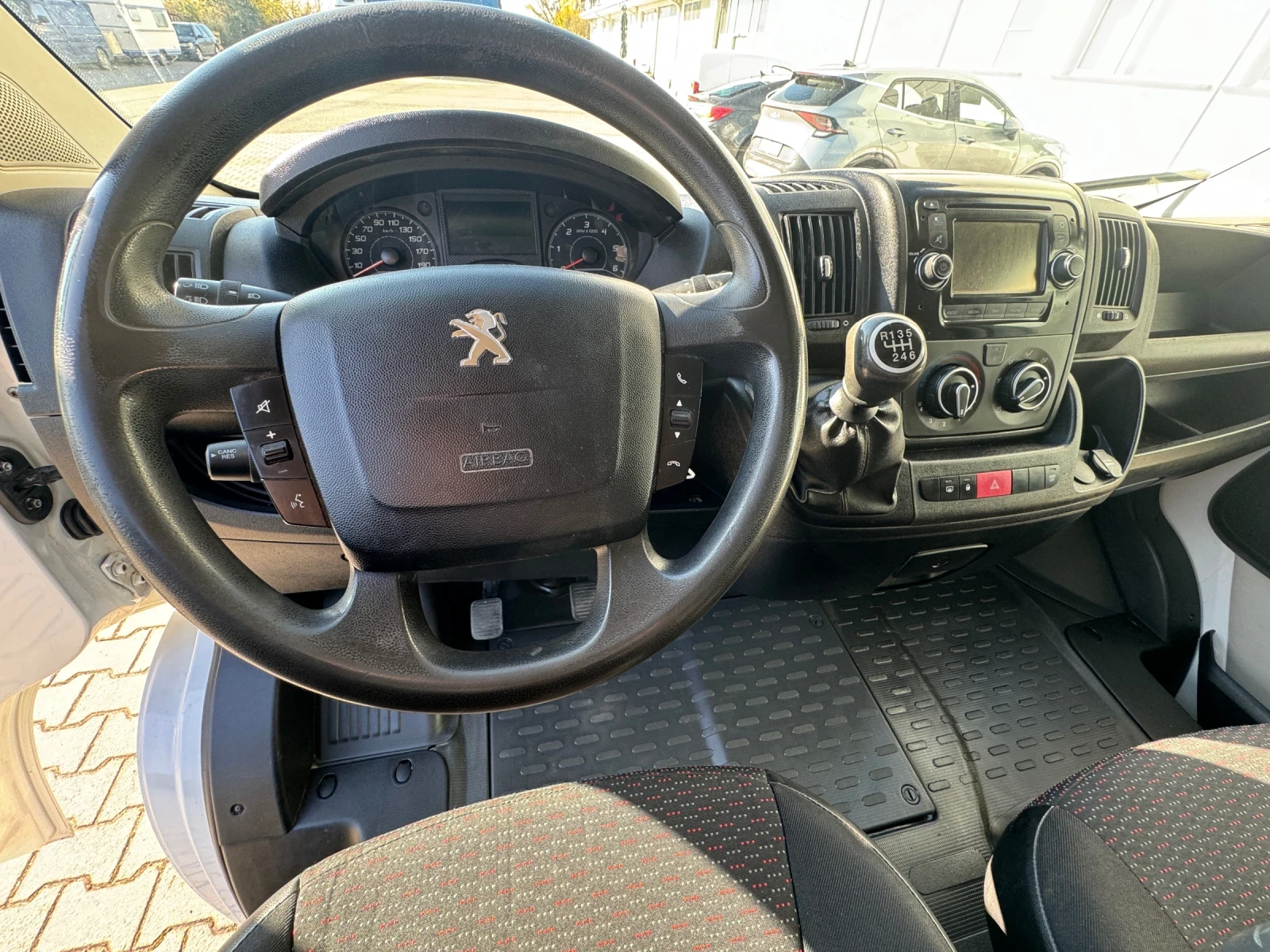 Peugeot Boxer 2, 2 HDI* Kлиматик* Средна База - изображение 9