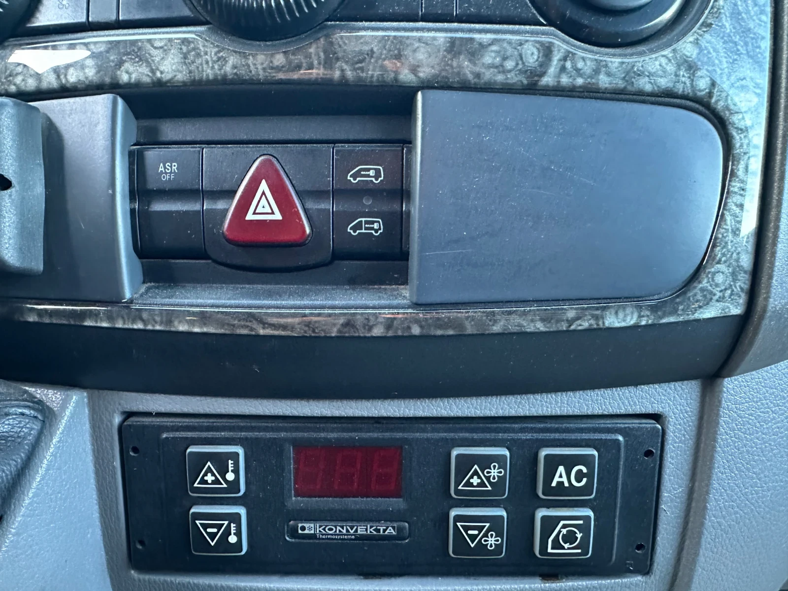 Mercedes-Benz Sprinter, снимка 12 - Бусове и автобуси - 55240708