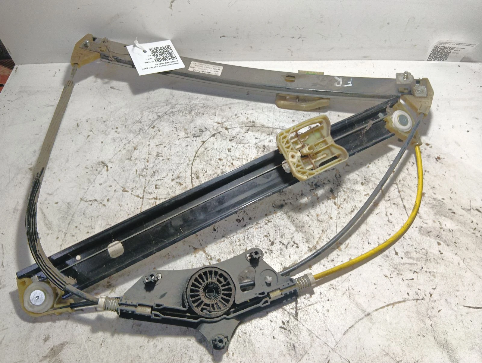 стъклоповдигач преден десен 8W0837462 Audi A4