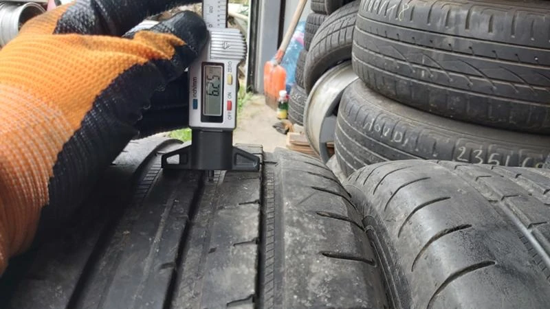 Гуми Летни 235/45R18, снимка 4 - Гуми и джанти - 29279296