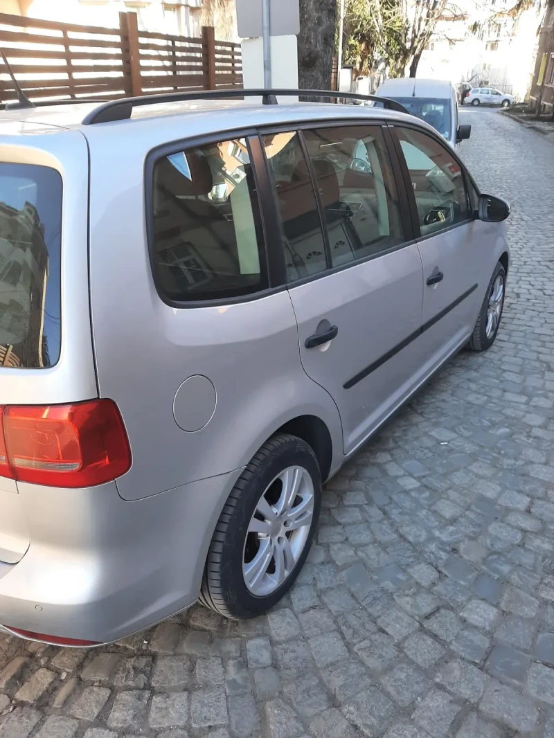 VW Touran 1.6 tdi, снимка 8 - Автомобили и джипове - 49102333