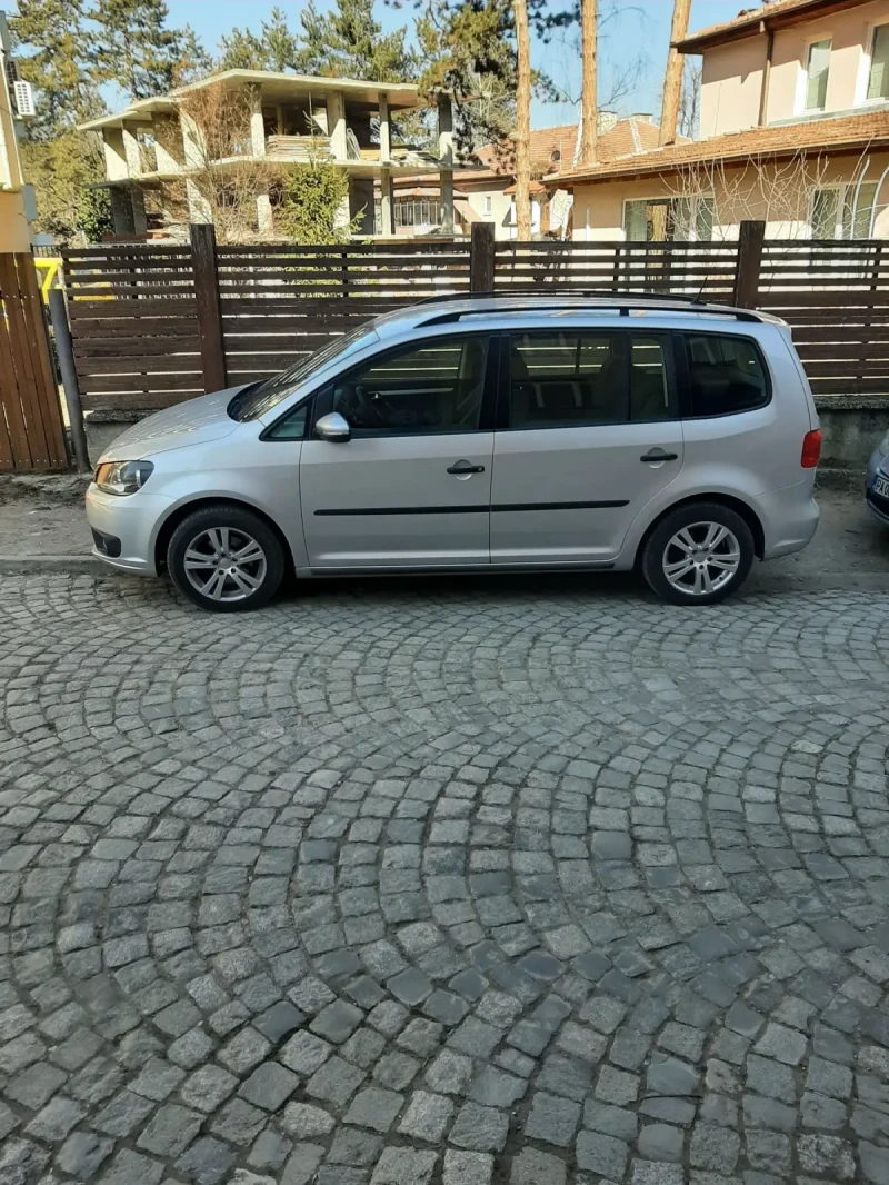 VW Touran 1.6 tdi, снимка 3 - Автомобили и джипове - 49102333