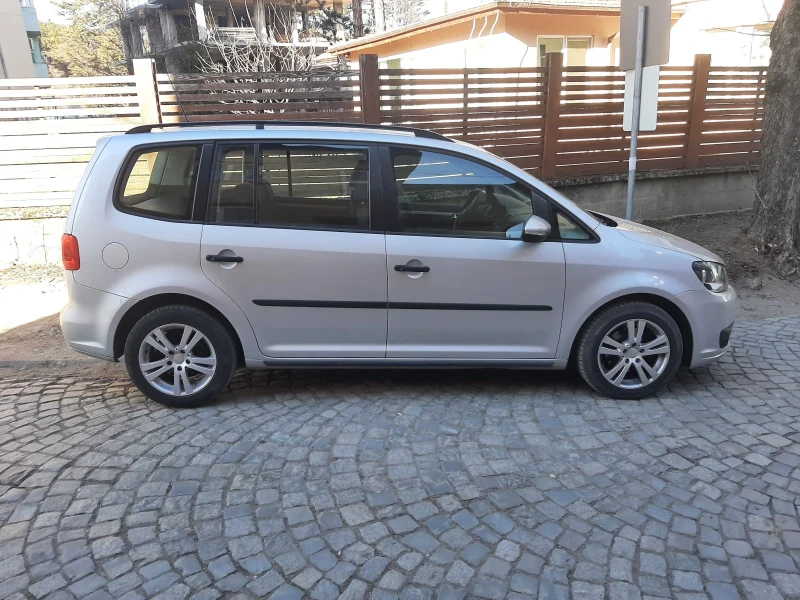 VW Touran 1.6 tdi, снимка 7 - Автомобили и джипове - 49102333