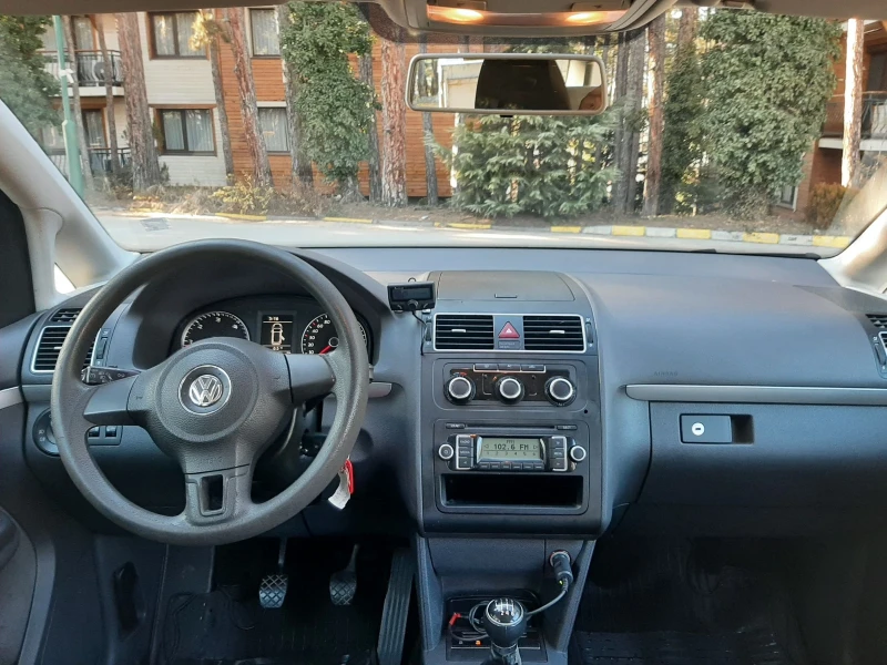 VW Touran 1.6 tdi, снимка 3 - Автомобили и джипове - 49102333