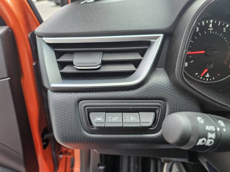 Renault Clio 1.0 TCe 90 Stop&Start, снимка 10 - Автомобили и джипове - 51189763