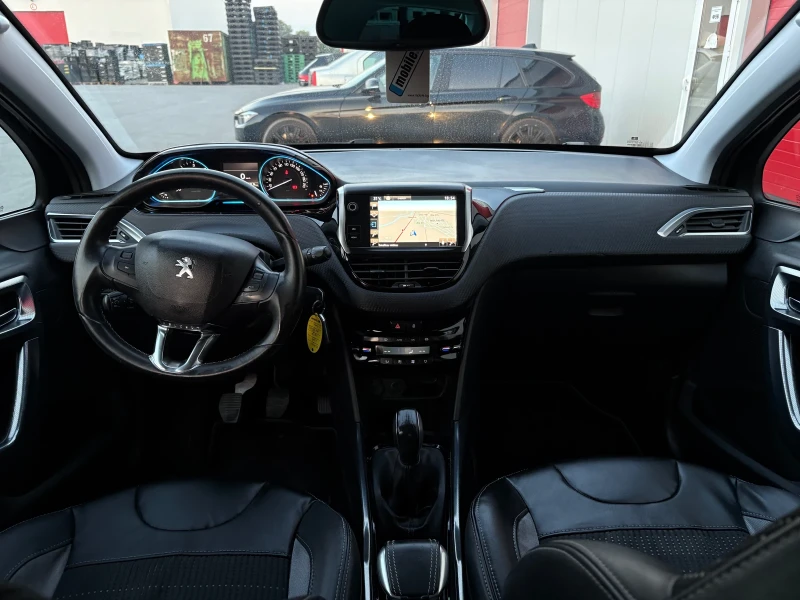 Peugeot 2008 1.6 HDI* Allure* Navi* Кожа* Светещ таван* Парктро, снимка 14 - Автомобили и джипове - 50949084