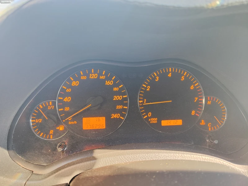 Toyota Avensis, снимка 9 - Автомобили и джипове - 52119761