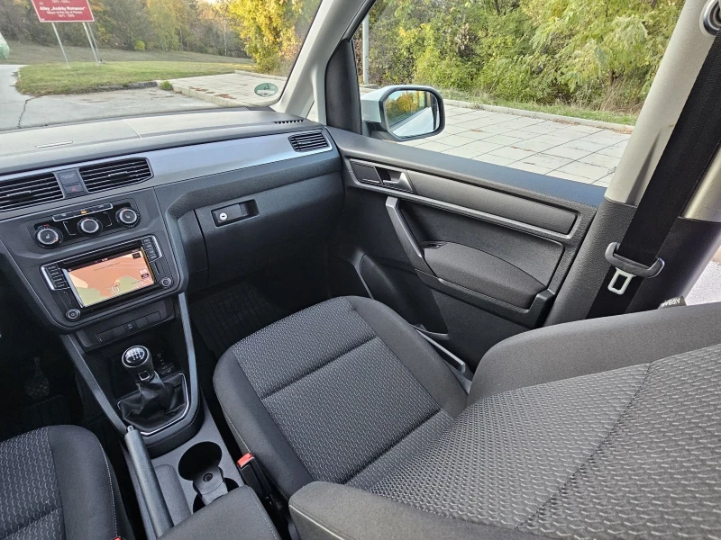 VW Caddy 2.0 Tdi -150к.с Пътнически. Навигация. , снимка 12 - Автомобили и джипове - 52160545