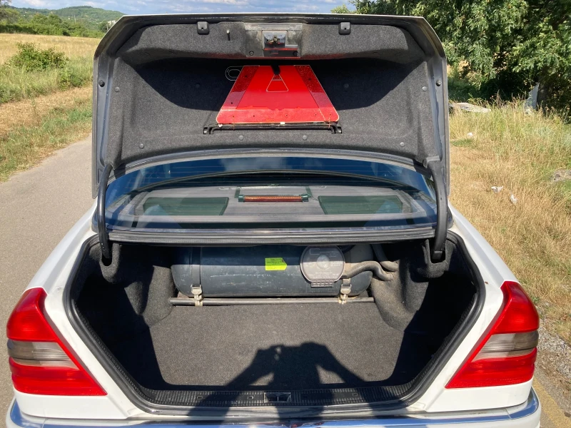 Mercedes-Benz C 200, снимка 8 - Автомобили и джипове - 52722831