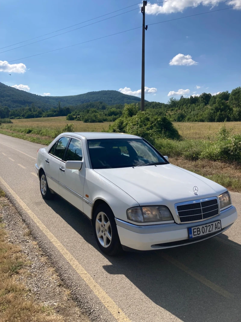 Mercedes-Benz C 200, снимка 2 - Автомобили и джипове - 52722831