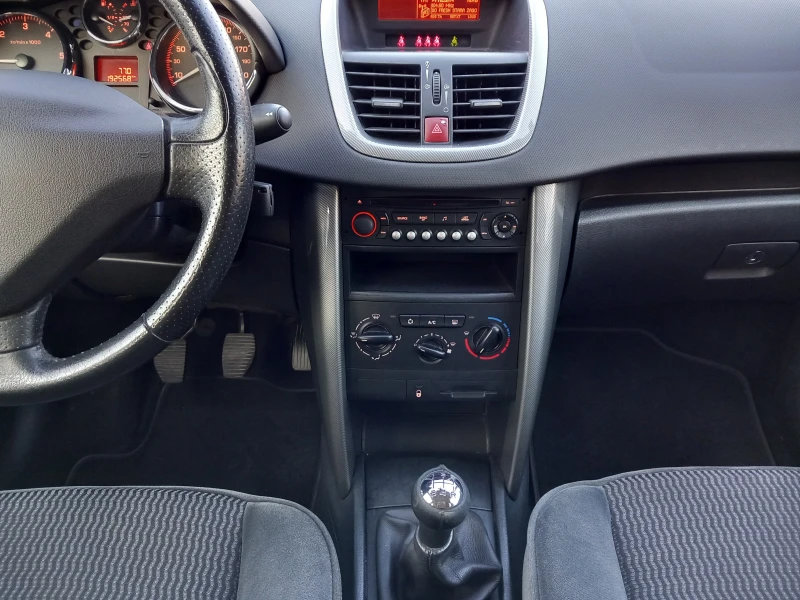 Peugeot 207 1.4HDI климатик, снимка 13 - Автомобили и джипове - 52741386