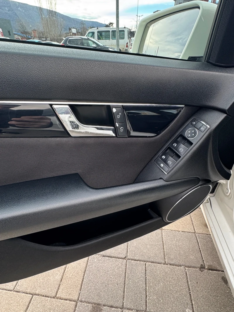 Mercedes-Benz C 200, снимка 10 - Автомобили и джипове - 52978484