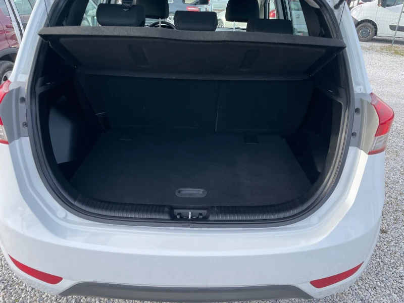 Hyundai Ix20 1.4 бензин 90кс , снимка 15 - Автомобили и джипове - 53540570