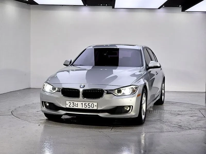BMW 320 i, снимка 3 - Автомобили и джипове - 53029531