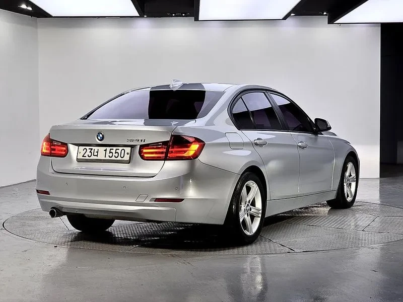 BMW 320 i, снимка 2 - Автомобили и джипове - 53029531