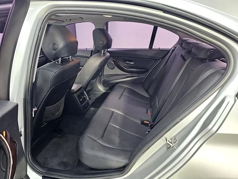 BMW 320 i, снимка 8 - Автомобили и джипове - 53029531