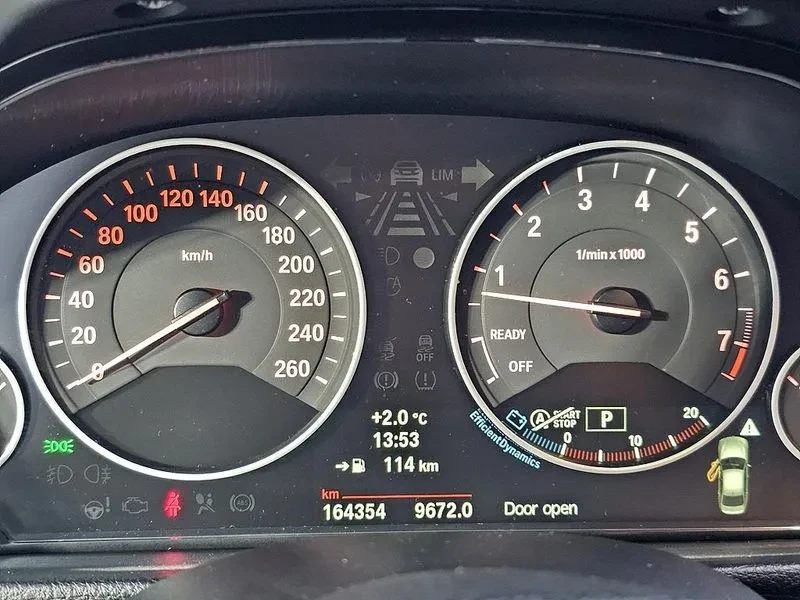 BMW 320 i, снимка 10 - Автомобили и джипове - 53029531