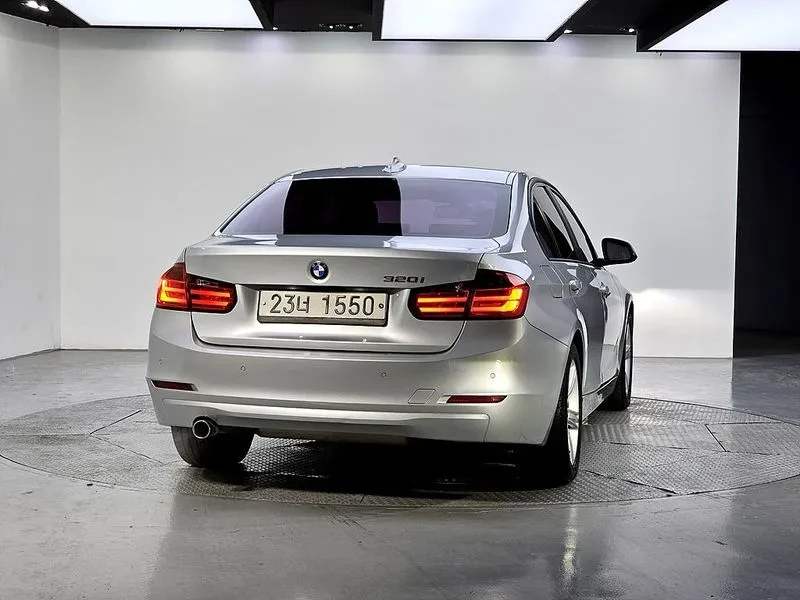 BMW 320 i, снимка 5 - Автомобили и джипове - 53029531