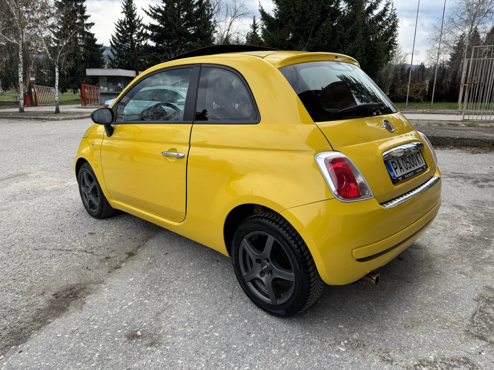 Fiat 500 1.3 Multijet / ОБСЛУЖЕН / ВСИЧКО ПЛАТЕНО / ЛИЗИНГ - изображение 6