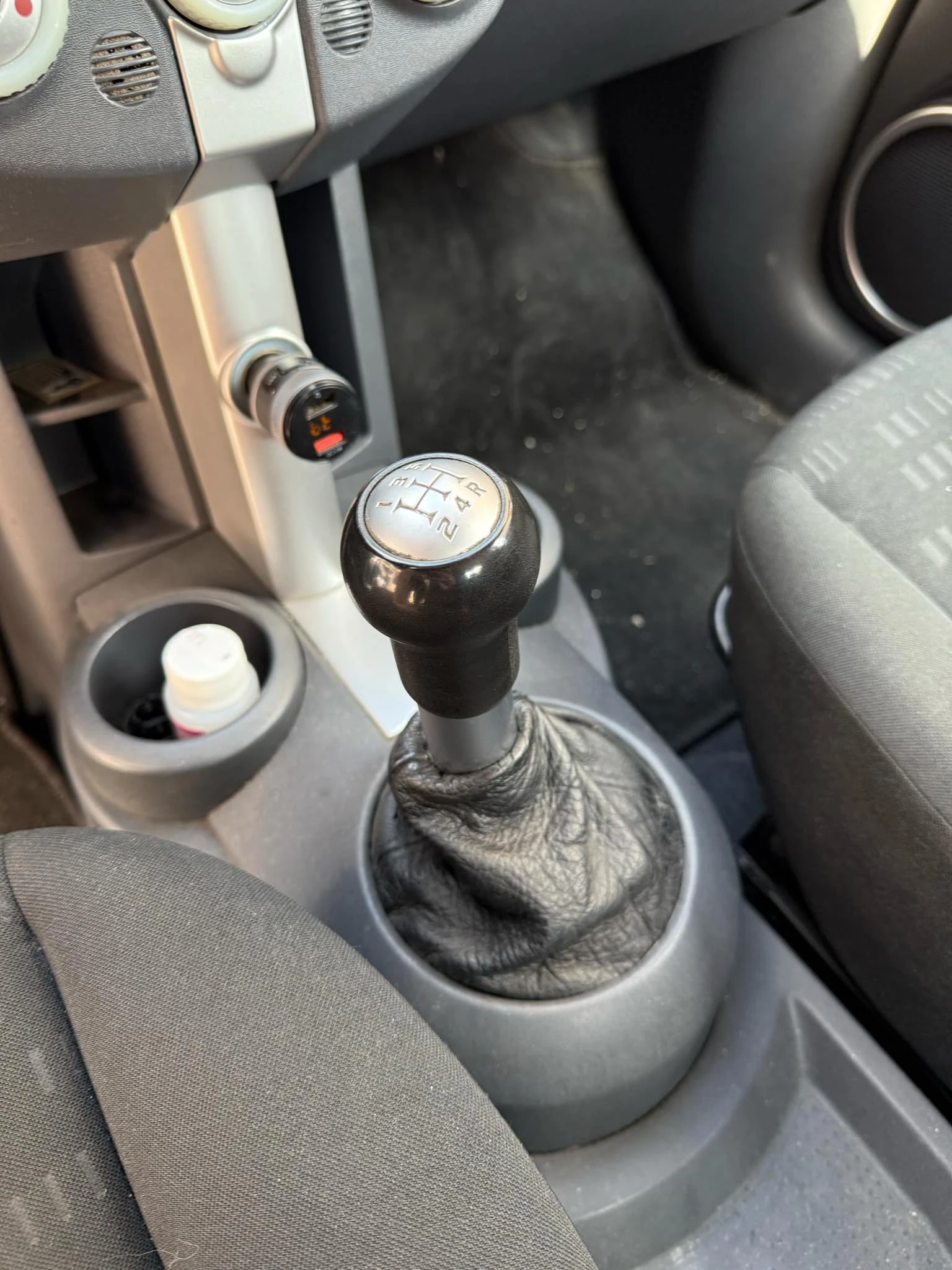 Mitsubishi Colt 1.3 - изображение 8