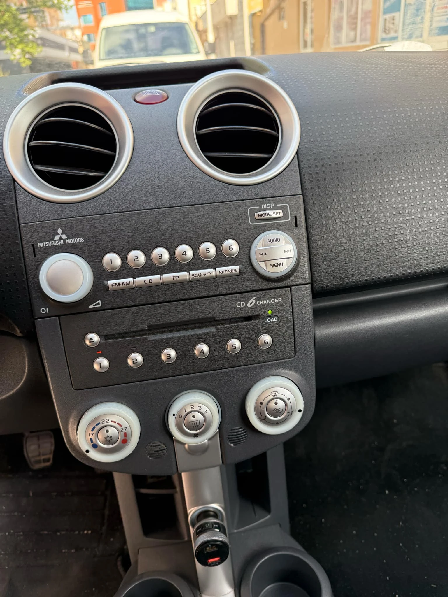 Mitsubishi Colt 1.3 - изображение 7