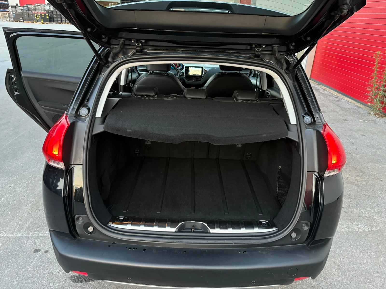 Peugeot 2008 1.6 HDI* Allure* Navi* Кожа* Светещ таван* Парктро - изображение 8