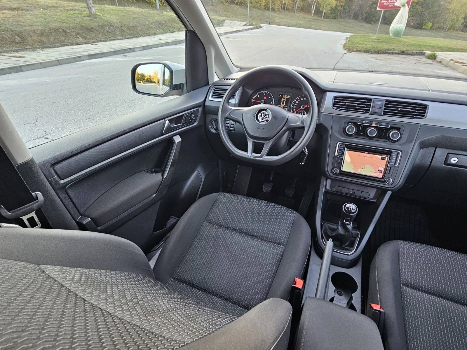 VW Caddy 2.0 Tdi -150к.с Пътнически. Навигация.  | Mobile.bg — изображение 11