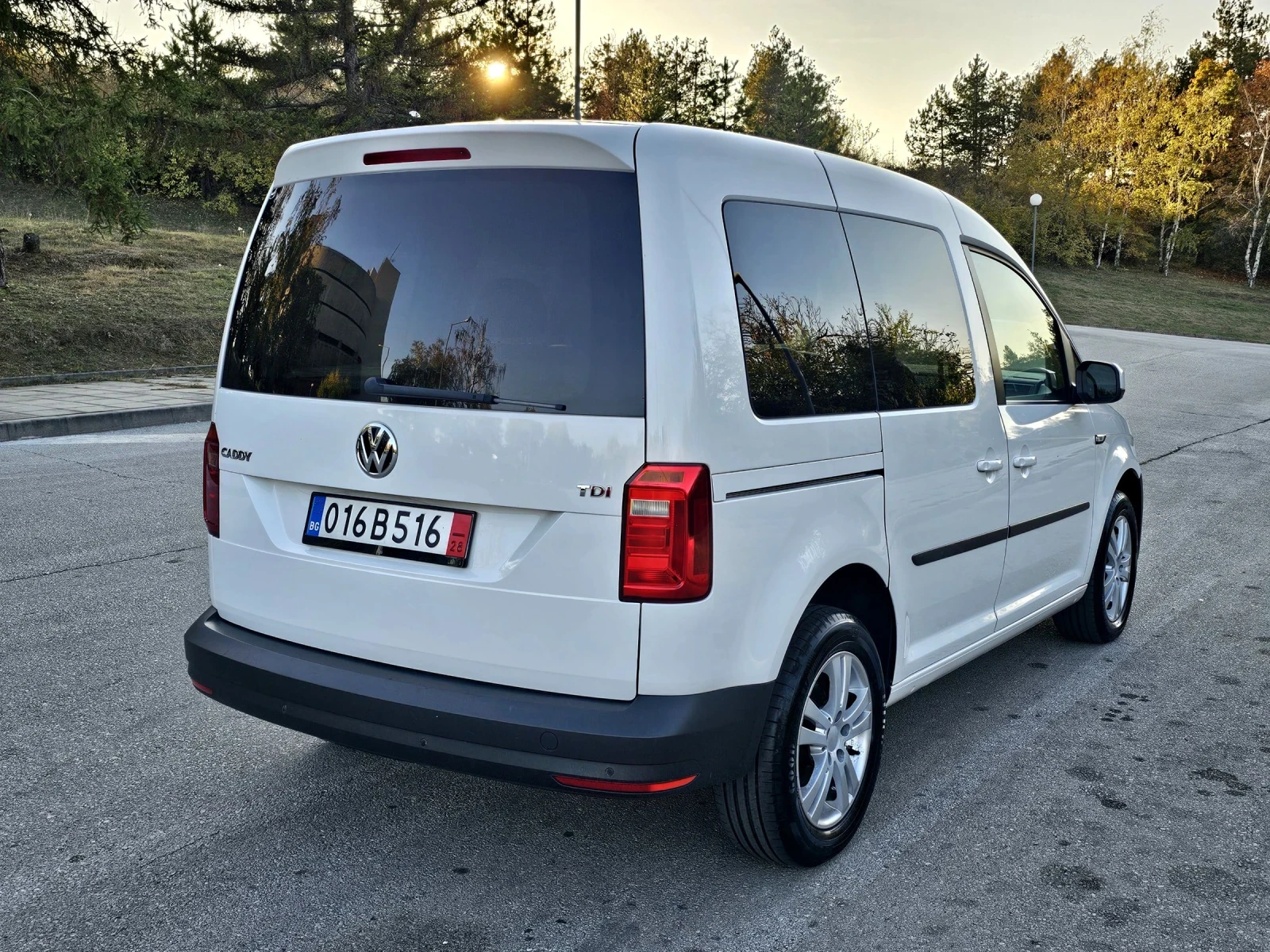 VW Caddy 2.0 Tdi -150к.с Пътнически. Навигация.  | Mobile.bg — изображение 8