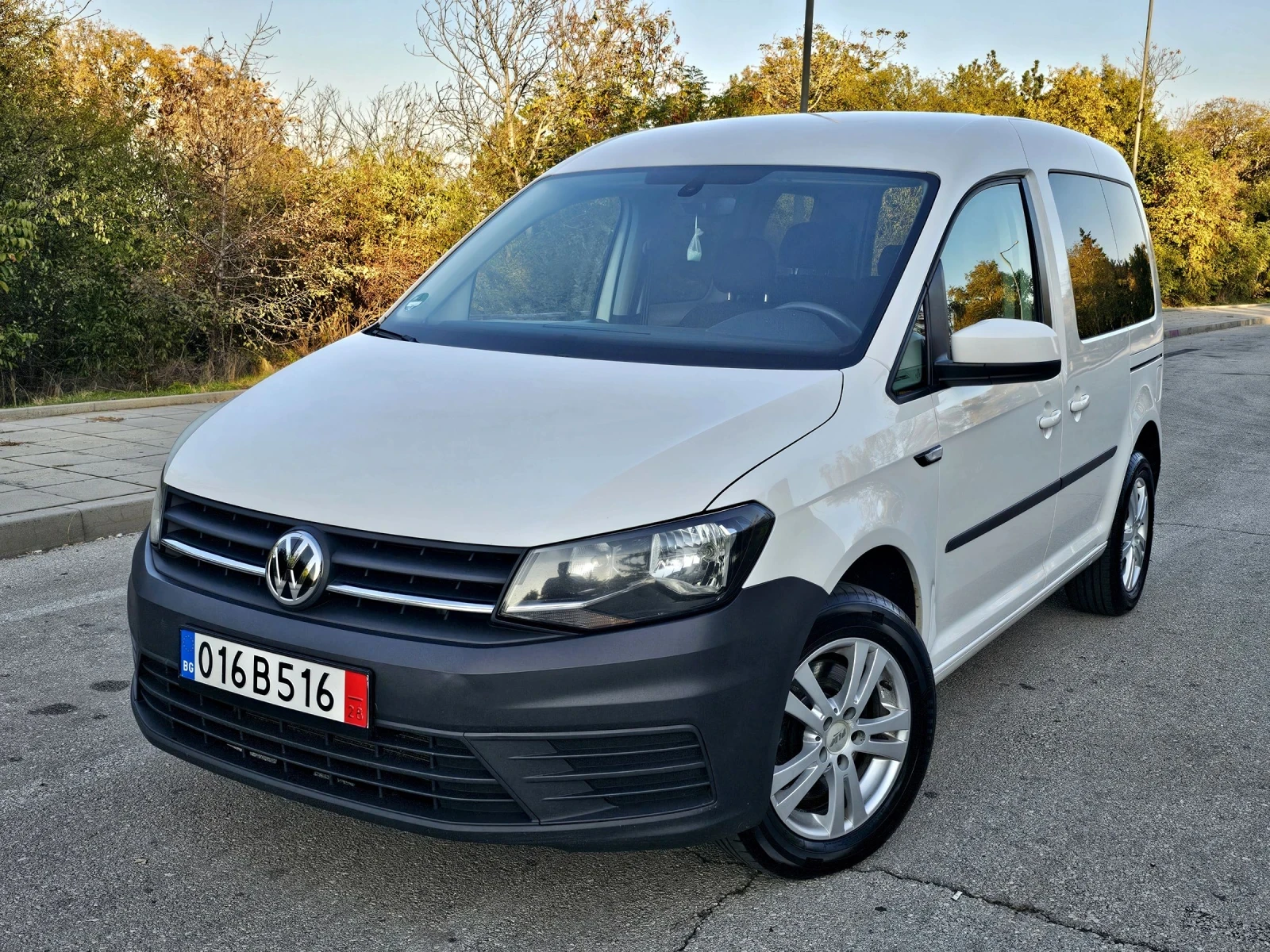 VW Caddy 2.0 Tdi -150к.с Пътнически. Навигация.  | Mobile.bg — изображение 1