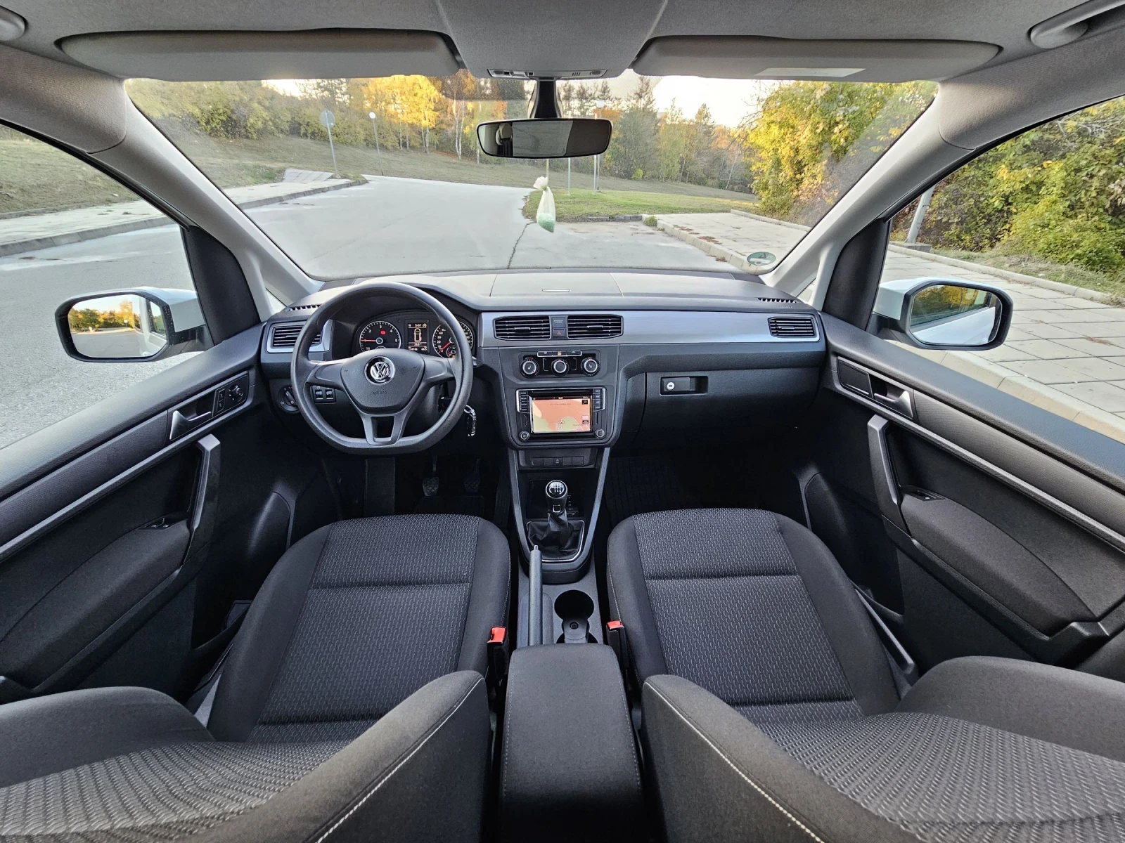 VW Caddy 2.0 Tdi -150к.с Пътнически. Навигация.  | Mobile.bg — изображение 10