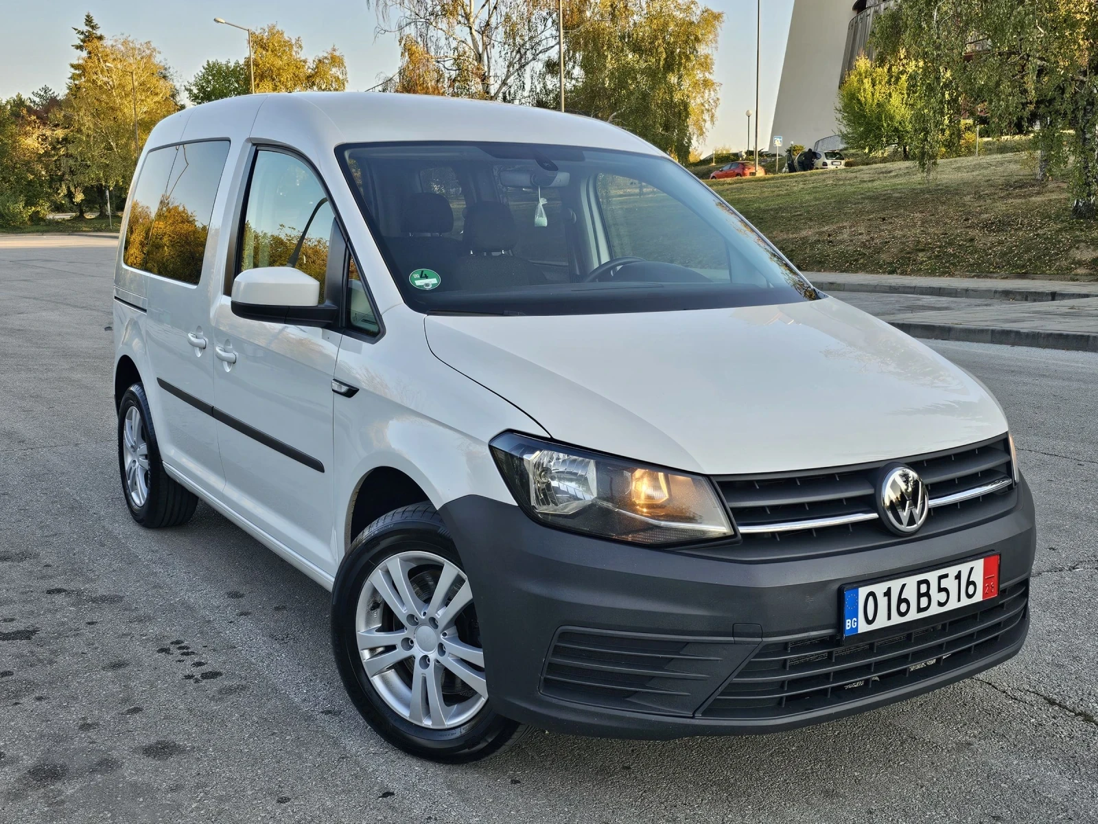 VW Caddy 2.0 Tdi -150к.с Пътнически. Навигация.  | Mobile.bg — изображение 3