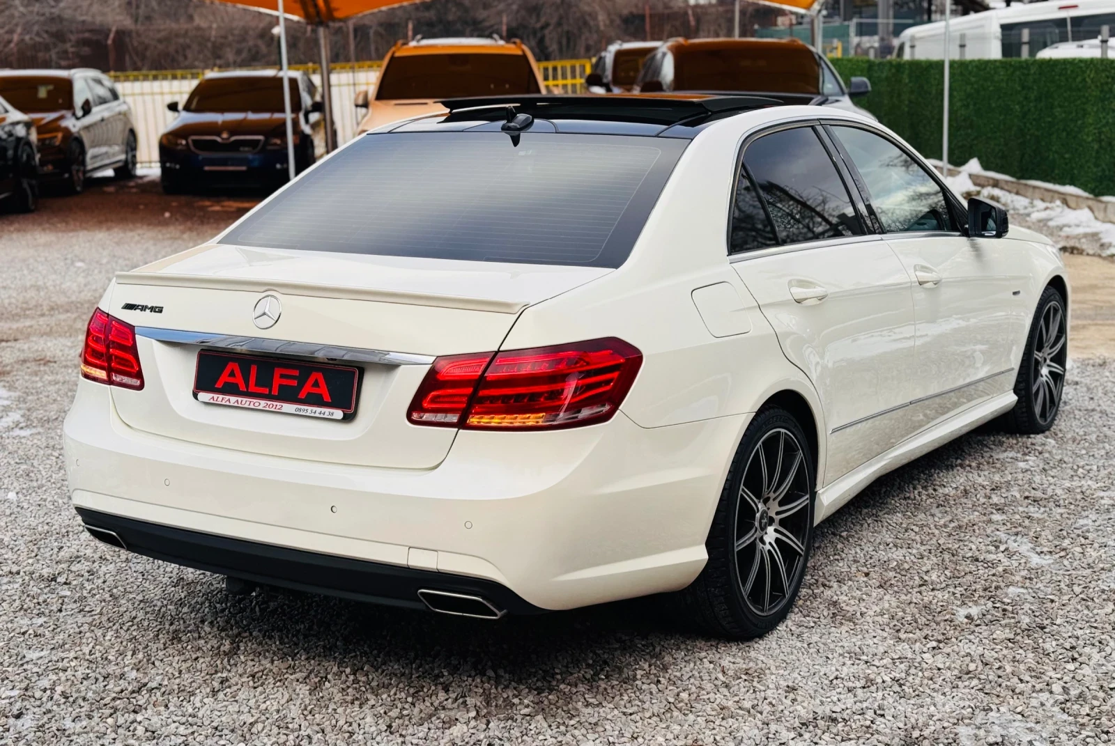 Mercedes-Benz E 350 d/AMG/ПАНО+ KAMEРА+ ДИСТОНИК+ НАДУВАНЕ/Б.ПЕРЛА/НОВ - изображение 6