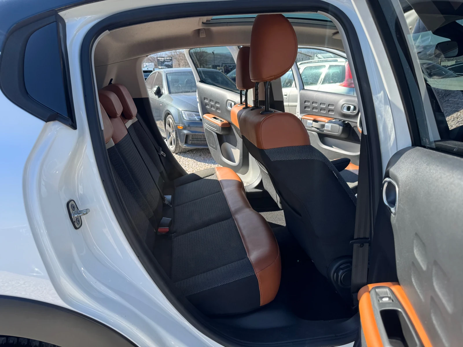 Citroen C3 1.2 PureTech , снимка 11 - Автомобили и джипове - 53650888