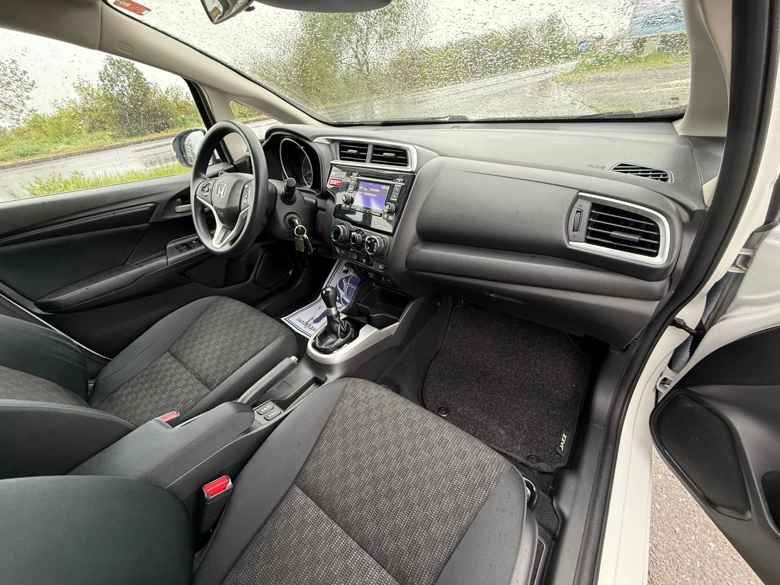 Honda Jazz Швейцария, снимка 9 - Автомобили и джипове - 54373929