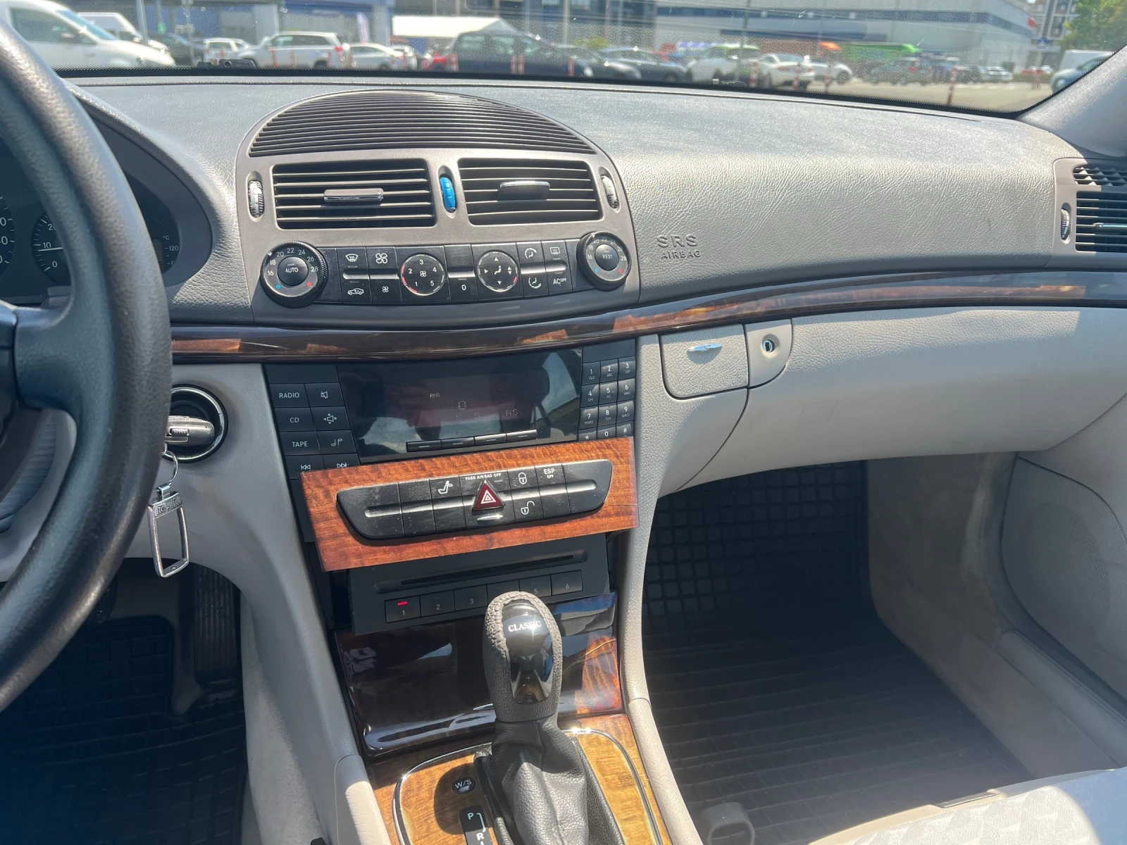 Mercedes-Benz E 200, снимка 5 - Автомобили и джипове - 54720874
