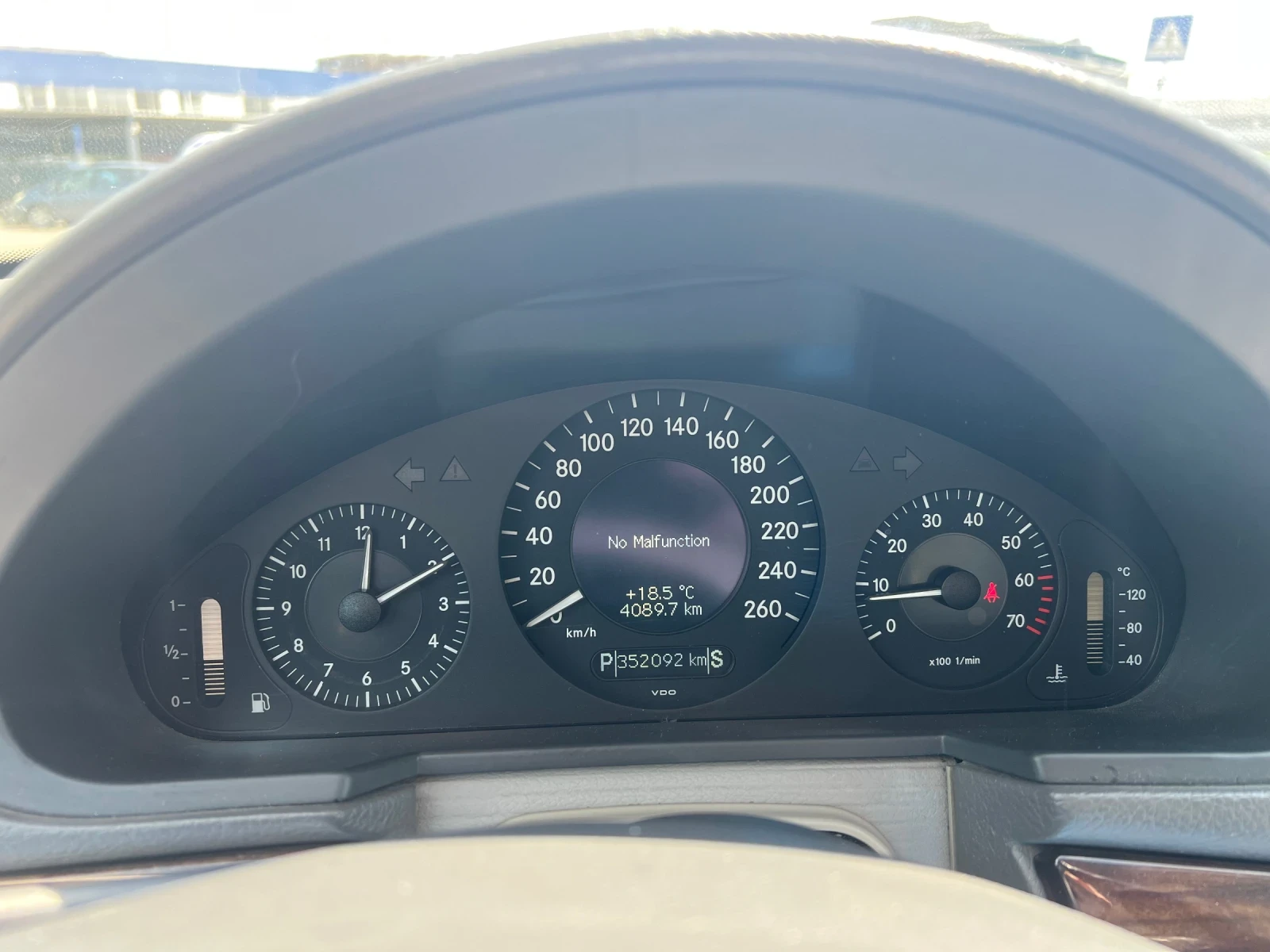 Mercedes-Benz E 200, снимка 8 - Автомобили и джипове - 54720874