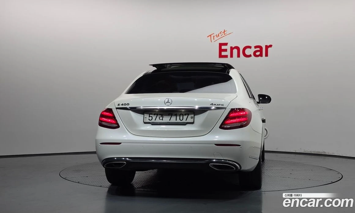 Mercedes-Benz E 400 4MATIC Exclusive, снимка 4 - Автомобили и джипове - 55794432