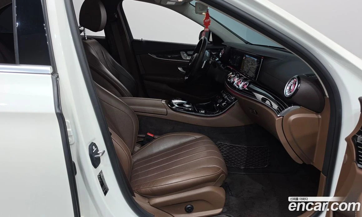 Mercedes-Benz E 400 4MATIC Exclusive, снимка 11 - Автомобили и джипове - 55794432