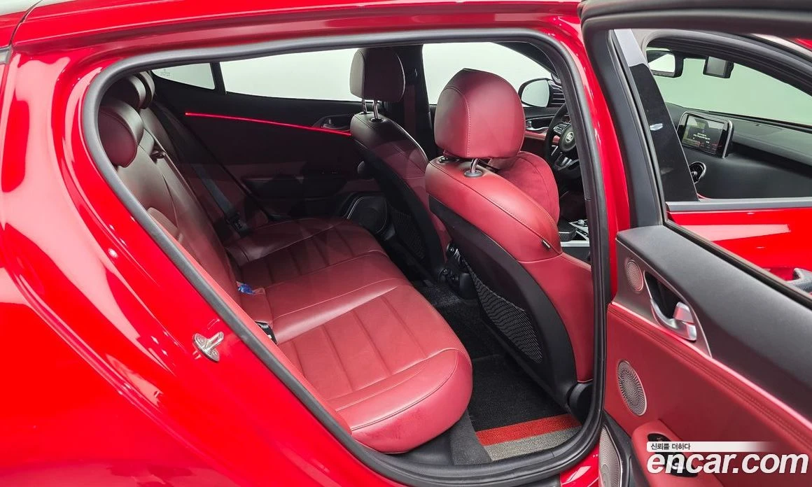 Kia Stinger 3.3 Turbo AWD GT, снимка 12 - Автомобили и джипове - 55807295