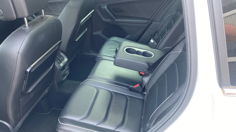 VW Tiguan 2.0 TSI= R-LINE= FULL LED= DIGITAL= HEAD UP= TOP= , снимка 6 - Автомобили и джипове - 51762972