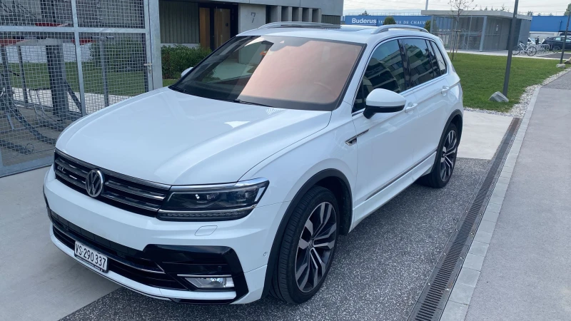 VW Tiguan 2.0 TSI= R-LINE= FULL LED= DIGITAL= HEAD UP= TOP= , снимка 2 - Автомобили и джипове - 51762972