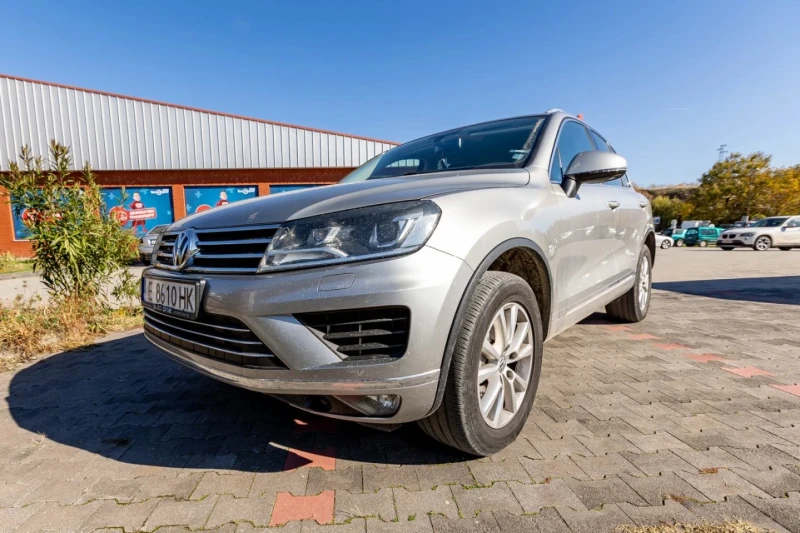VW Touareg, снимка 2 - Автомобили и джипове - 52453264
