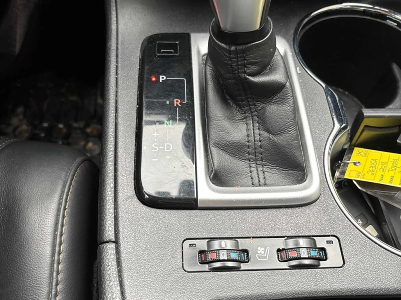 Toyota Highlander * Hybrid Limited * CARFAX * БЕЗ ПЪРВОНАЧАЛНА ВНОСК, снимка 11 - Автомобили и джипове - 52850692