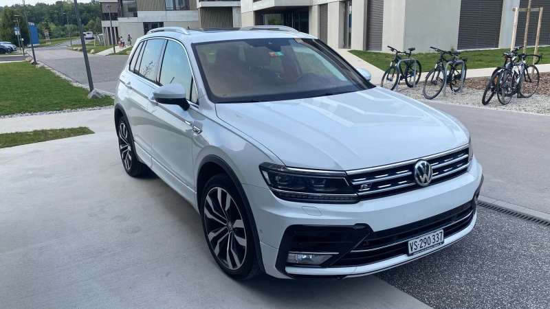 VW Tiguan 2.0 TSI= R-LINE= FULL LED= DIGITAL= HEAD UP= TOP= - 39990 лв. - 17305341 1